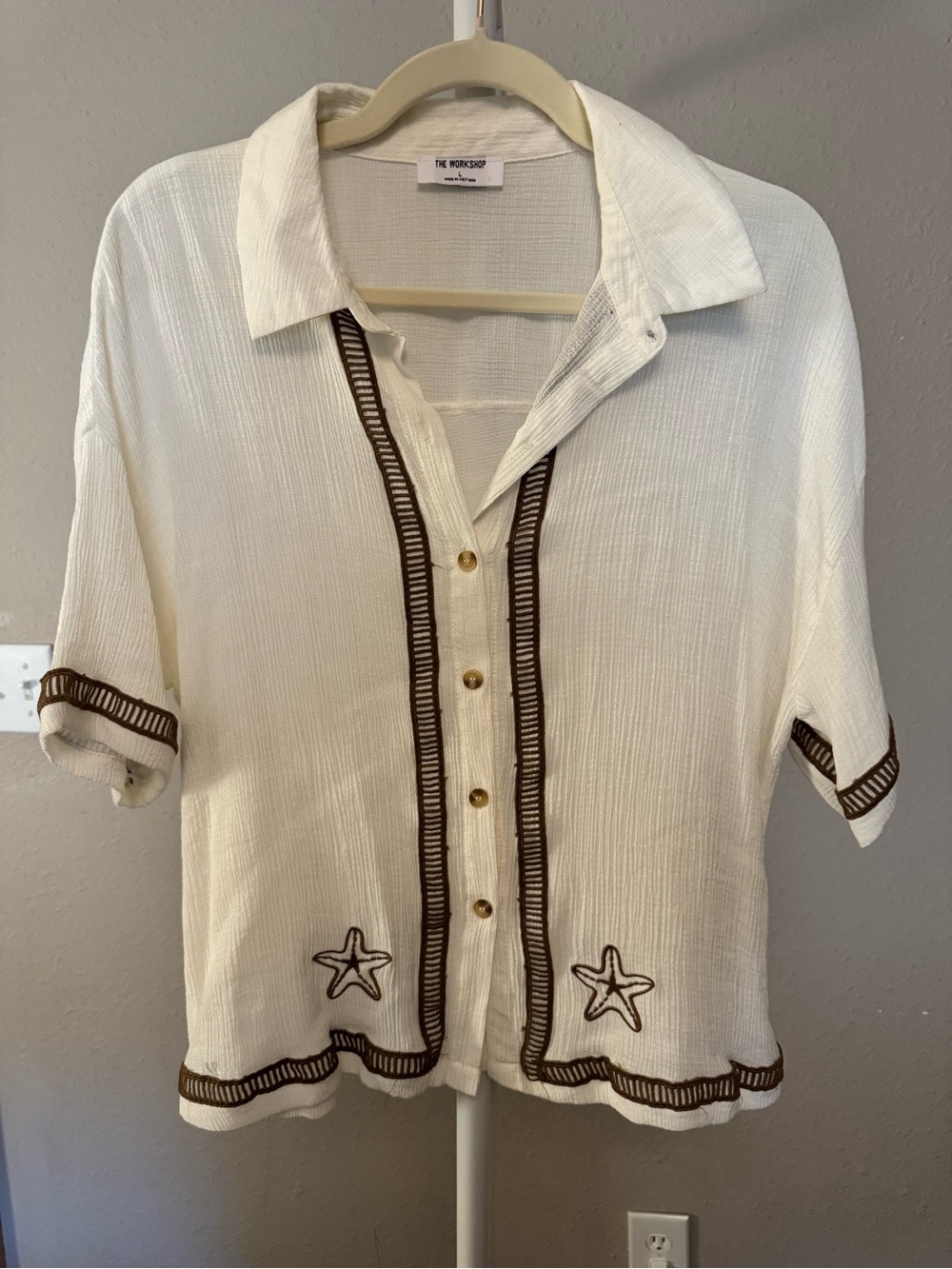 The Workshop, white Button-Front Shirt with Brown starfish accents, L